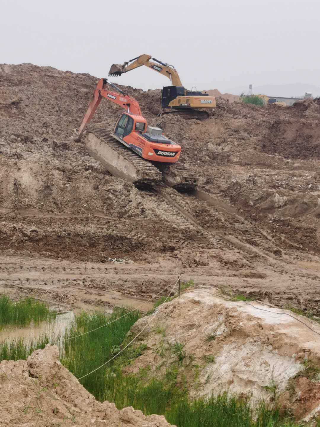 新疆水陆挖掘机租赁